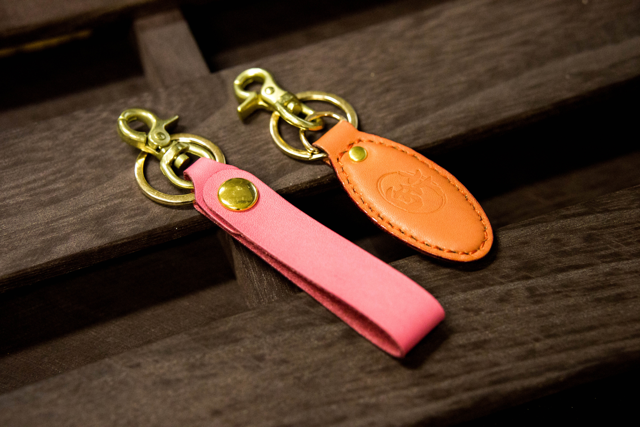 日本茜染め革製キーホルダー | ブランド認証商品 | にし阿波～剣山