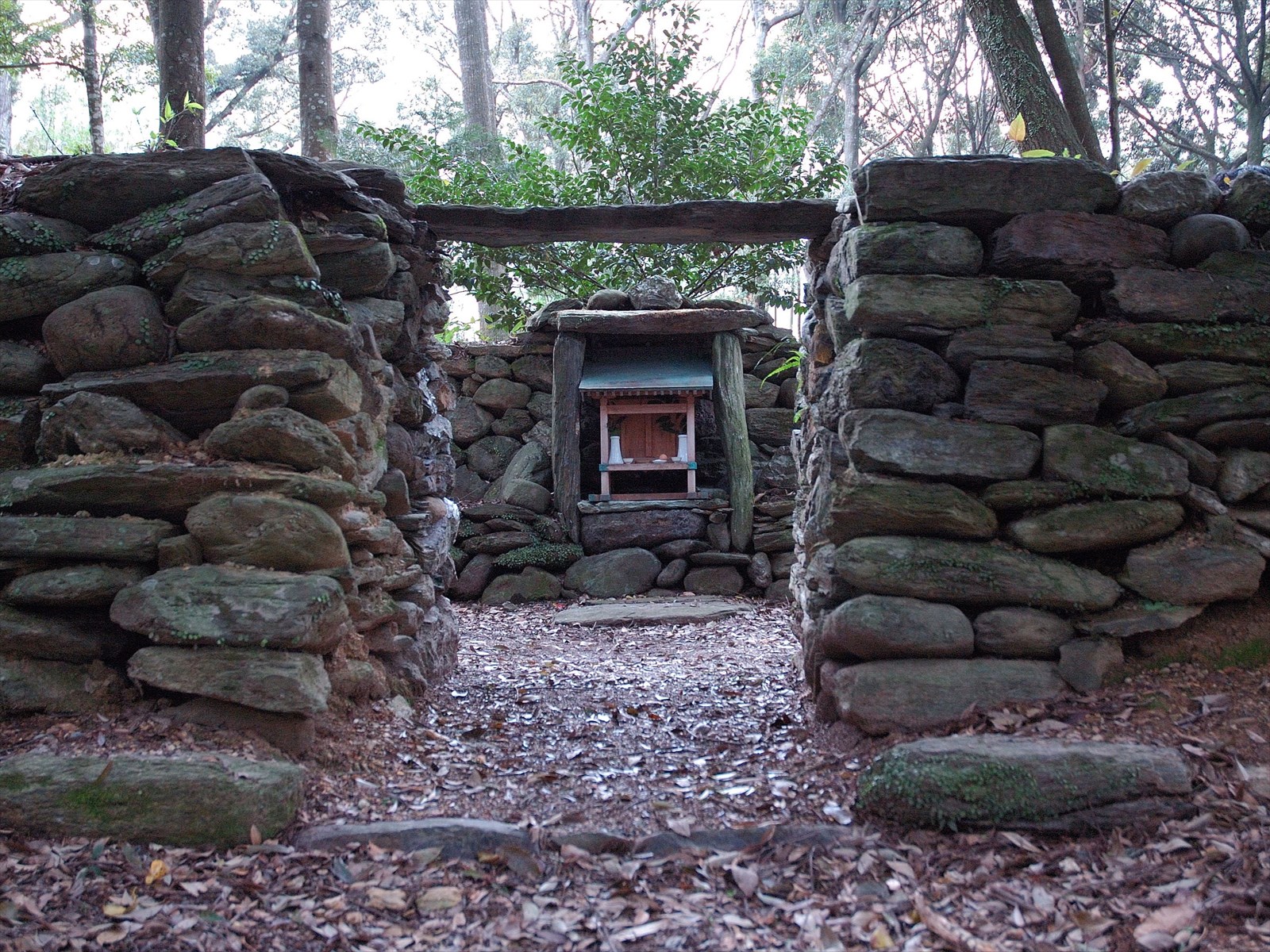 古代ユダヤの秘宝発見！？【神秘の祭殿】神明神社・白人神社 ガイド付き案内 | 体験予約 | にし阿波～剣山・吉野川観光圏公式サイト